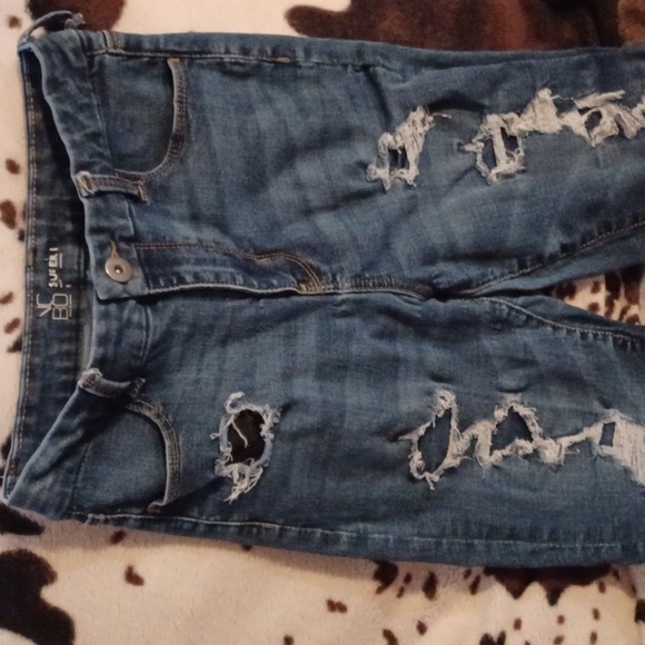 NO BOUNDRIES, SKINNY JEANS, SIZE 9. - Picture 2 of 9